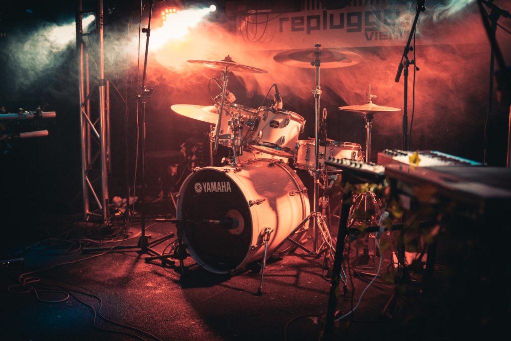 white Yamaha drum set
